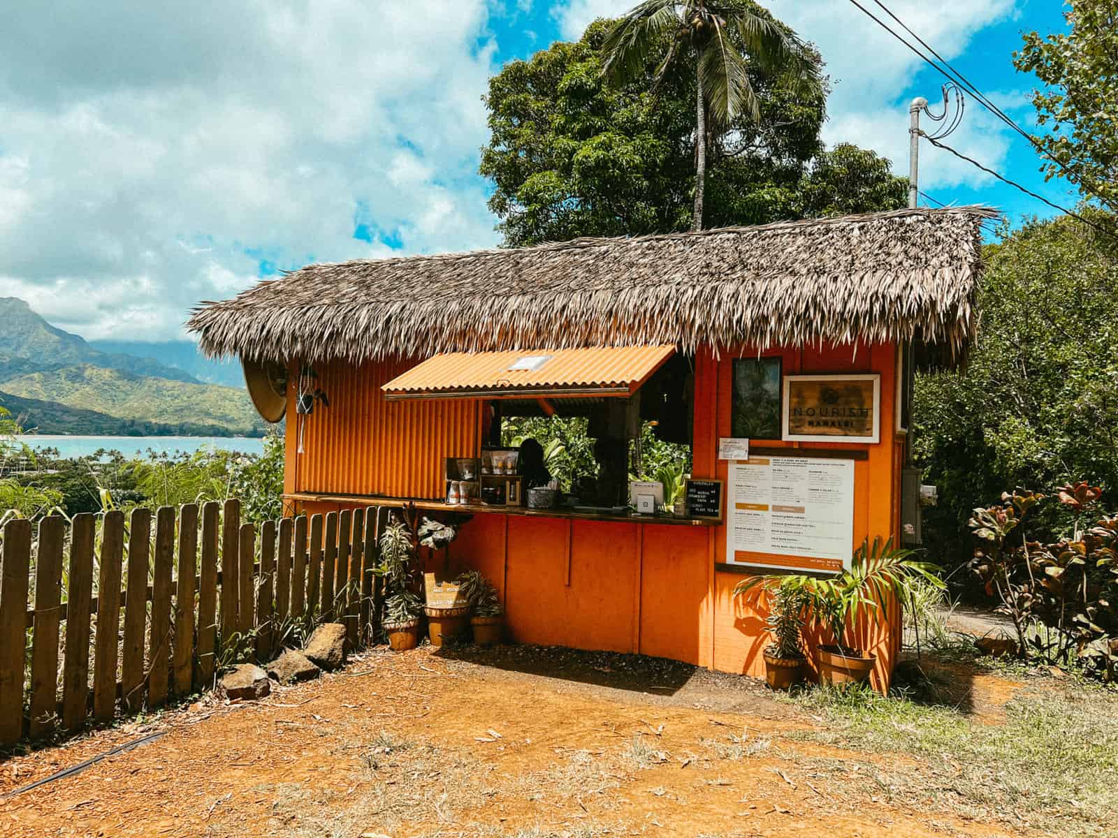 Nourish Hanalei's building that serves smoothies, acai bowls, and more.