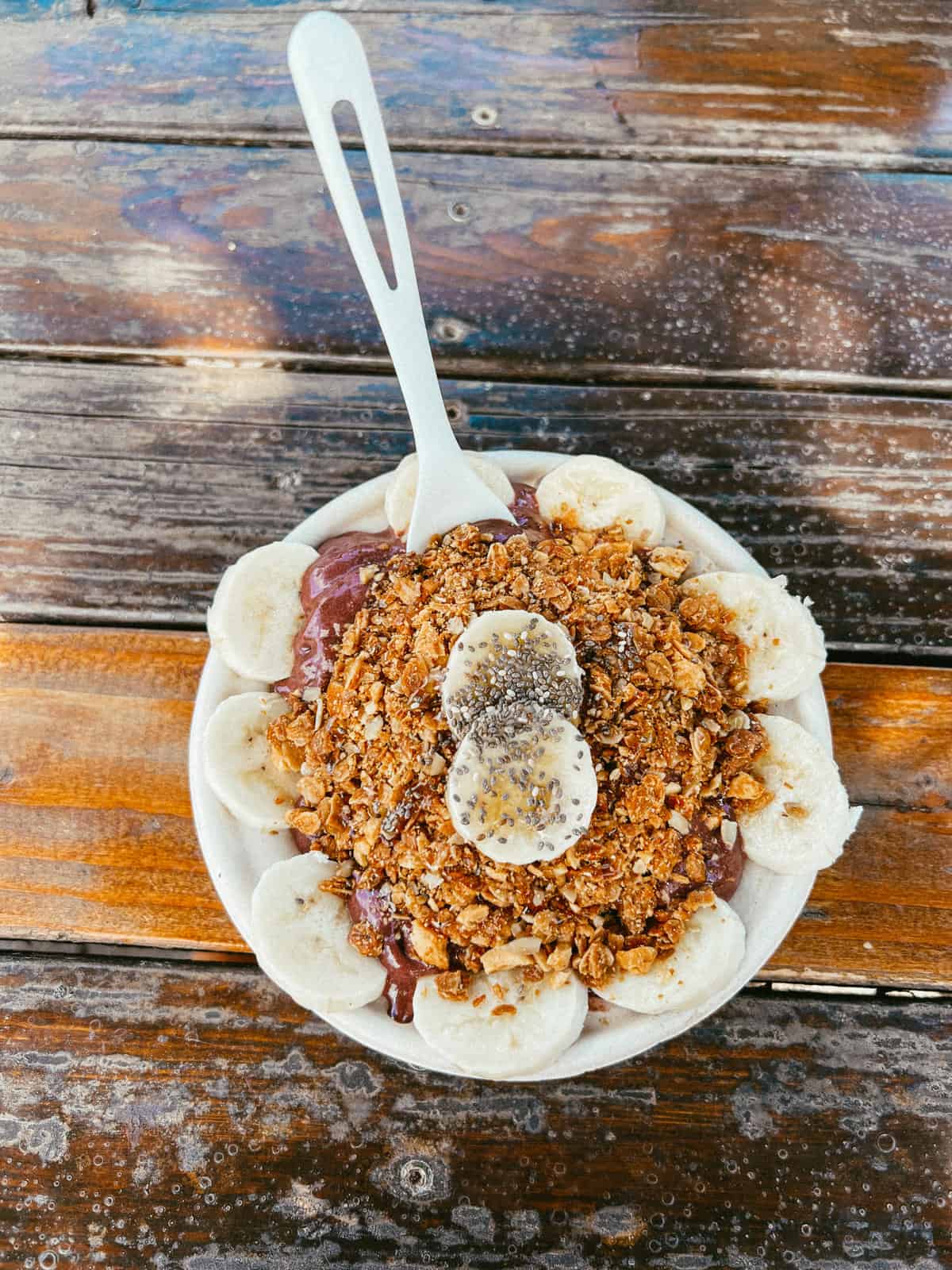 A delicious acai bowl served with bananas and granola at one of the best places to eat in Kauai.