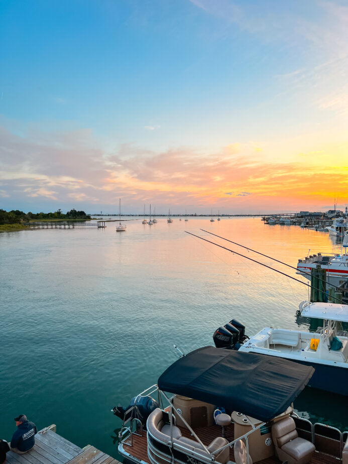 One of the best things to do in Beaufort NC is to grab drinks or dinner by the water!