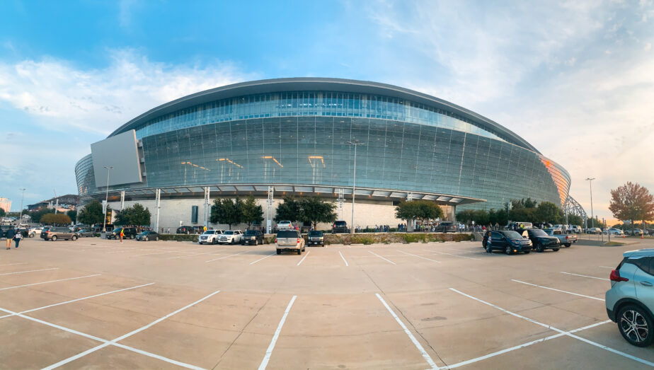 AT&T Stadium one of the main reasons that Arlington Texas is worth visiting.