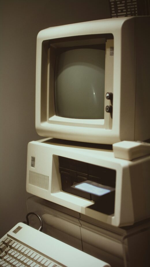 An old computer sitting in a room.